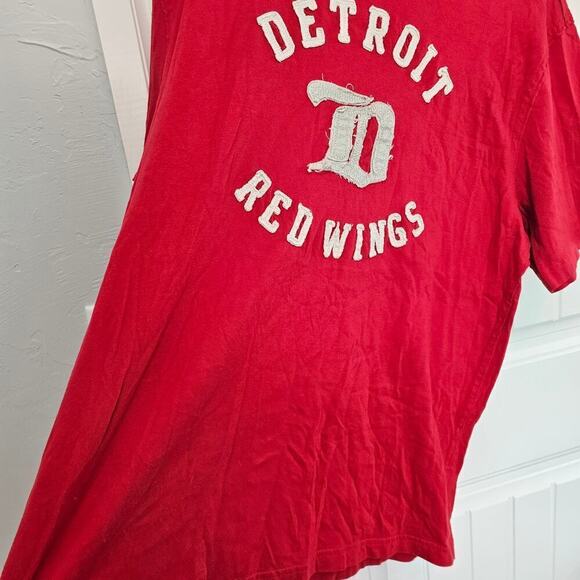 NHL Detroit Red Wings T-Shirt Men Size Large Red Embroidered Hockey Short Sleeve - Picture 5 of 8